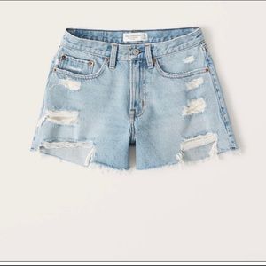 Brand New- Abercrombie & Fitch Curve Love Mid Rise Boyfriend Short